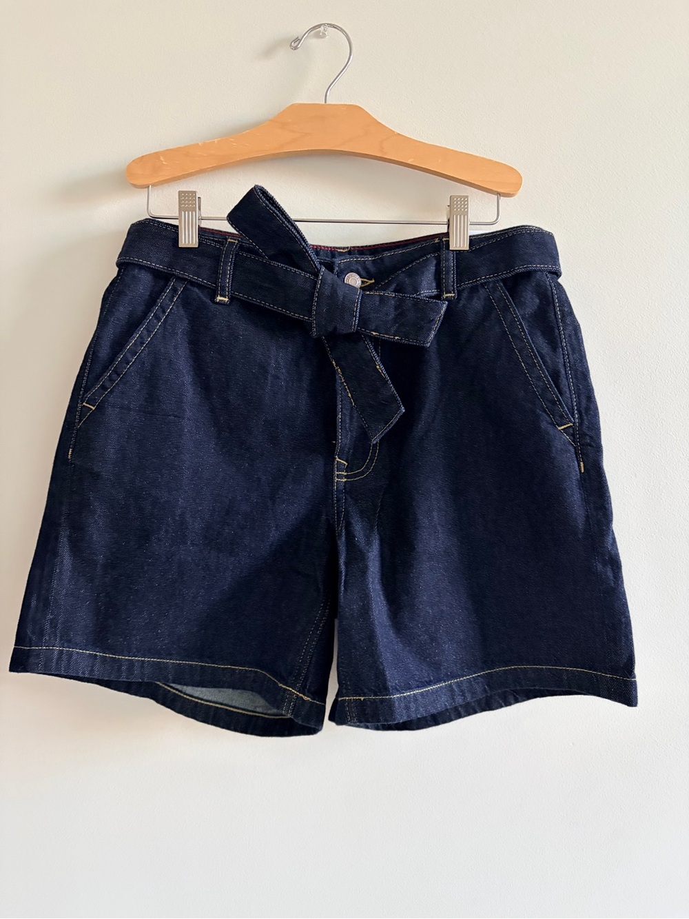 NWT Tommy Hilfiger Dark Denim Shorts w/ Belt | Size 4